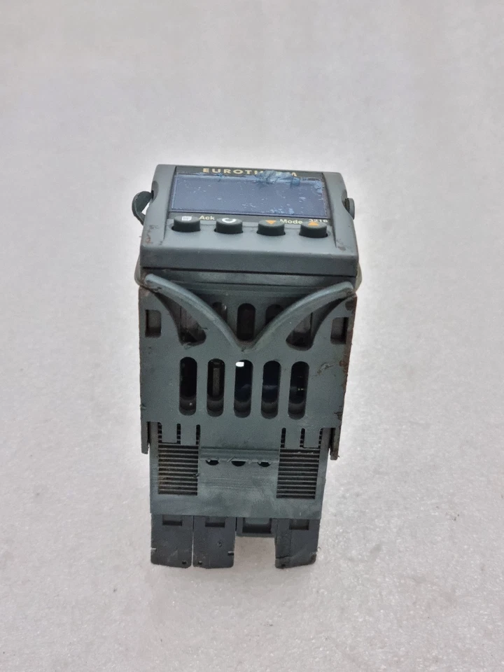 EUROTHERM 3216 PROCESS CONTROL EQUIPMENT UNIT 100-240Vac 3216/CC/VH/LRXX/R